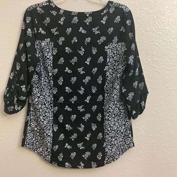 đ¸Croft&Barrowâhalfâsleeveânavy floralâdesignâtop - Picture 4 of 5